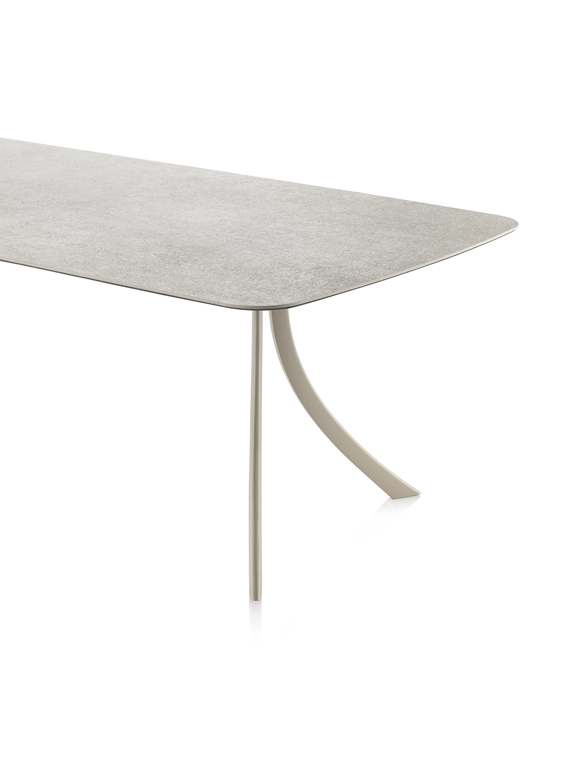 Falcata dining table by Lievore Altherr Molina 05